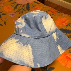 euc baggu soft sun hat in clouds